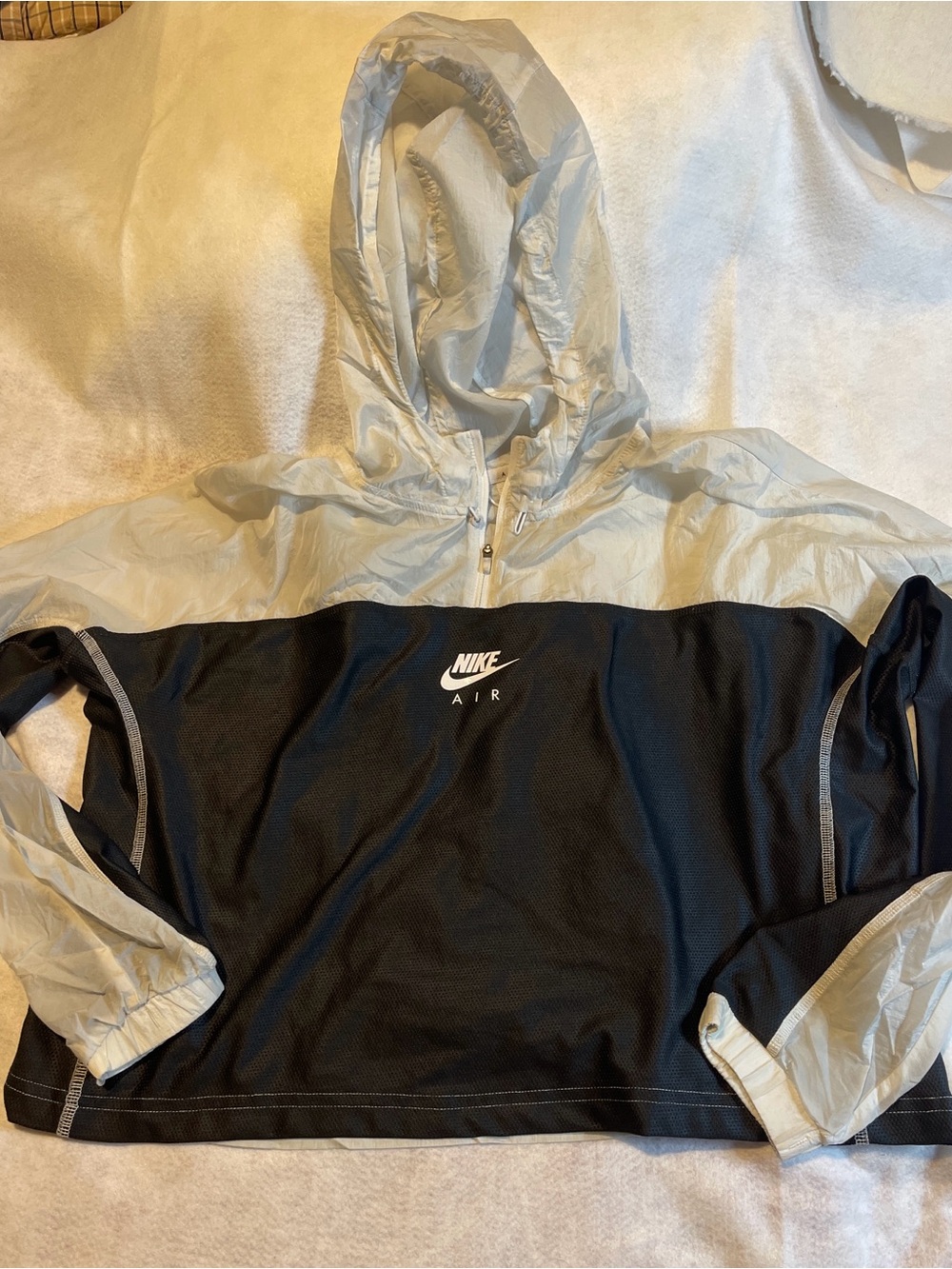 Nike Air Lightweight Colorblock Windbreaker Pullover - Women's Medium